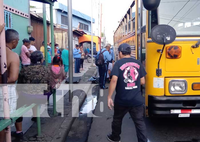 Lugar del mortal accidente con un bus en Managua