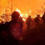 Espeso humo de incendio forestal "se traga" a Oregon, Estados Unidos