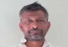 Desquiciado padre quemó vivo a su hijo en Pakistán por no hacer la tarea