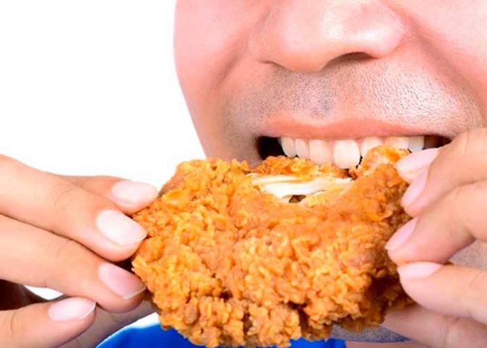 ¡Ojo a este dato! Riesgos y beneficios de comer el pollo ¿con o sin pellejo?