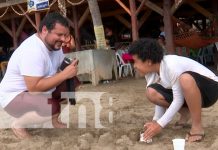Familias de Nicaragua despiden vacaciones patrias en las aguas de Pochomil
