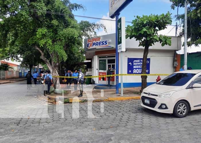 Delincuentes roban en un Súper Express de Managua