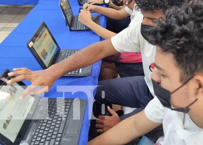 Estudiantes realizan pruebas de orientación vocacional en Nicaragua