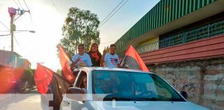 Con una alegre diana familias de Managua saludan el mes patrio