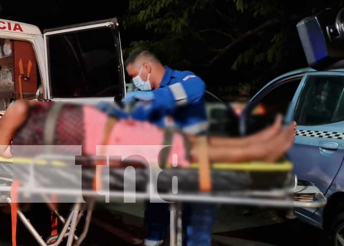 Fuerte accidente en la Carretera Nueva a León deja a dos personas lesionadas