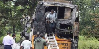 En la India, bus toma fuego y deja 12 personas muertas
