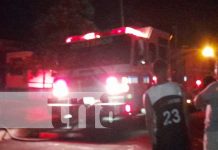 Bomberos de Estelí reciben descarga eléctrica al sofocar un incendio