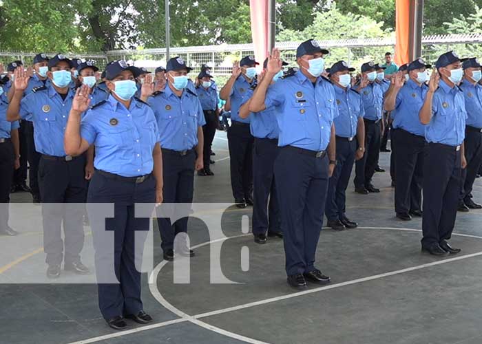 Oficiales de la Policía son ascendidos en grados en León y Chontales