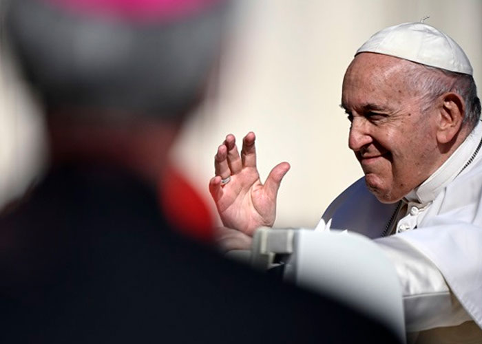 Papa Francisco dice estar asustado ante la ola de violencia en el mundo