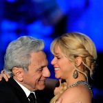 En pleno éxito de "Monotonía" Shakira sufre por la delicada salud de su padre