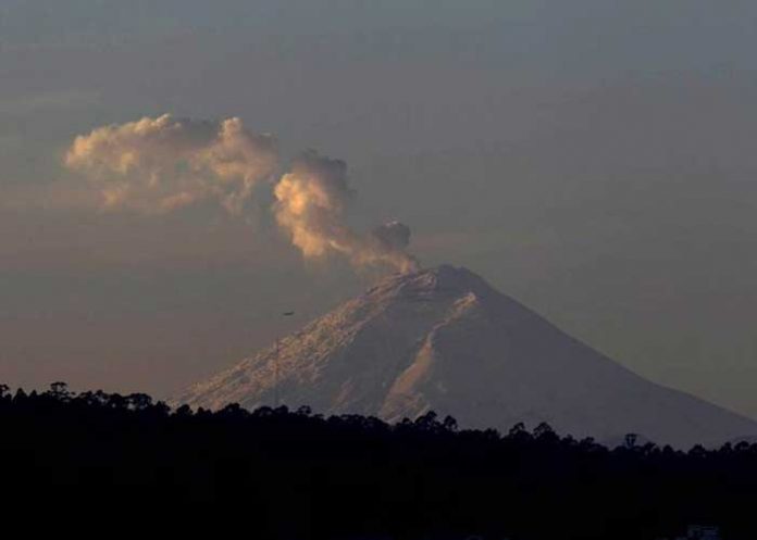 Por actividad volcánica, Ecuador declara alerta amarilla