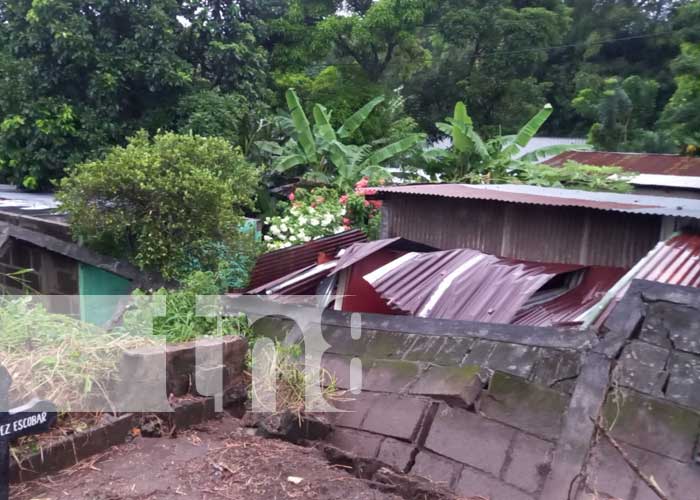 Familias afectadas por colapso de pared en Monimbó, Masaya