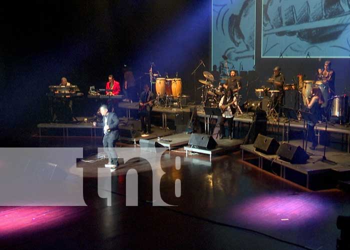 Llama Viva con su música puso a bailar a muchos en el Teatro Rubén Darío en Managua