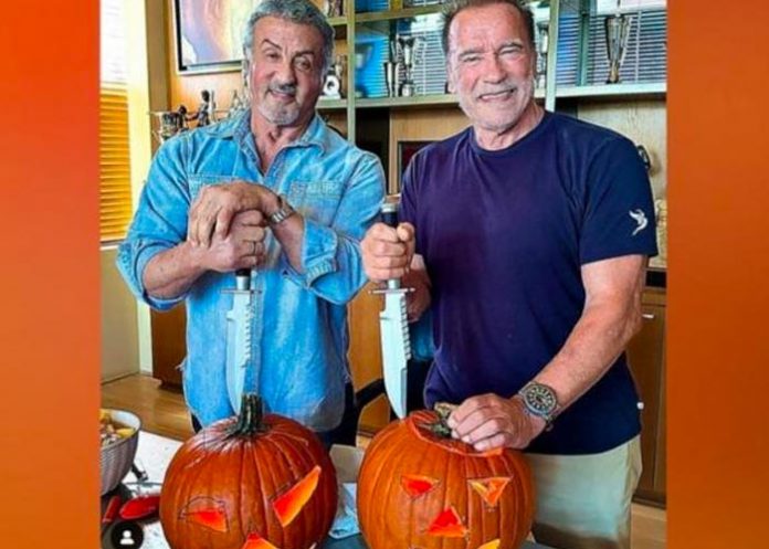 Stallone y Schwarzenegger sacan sus cuchillos para Halloween