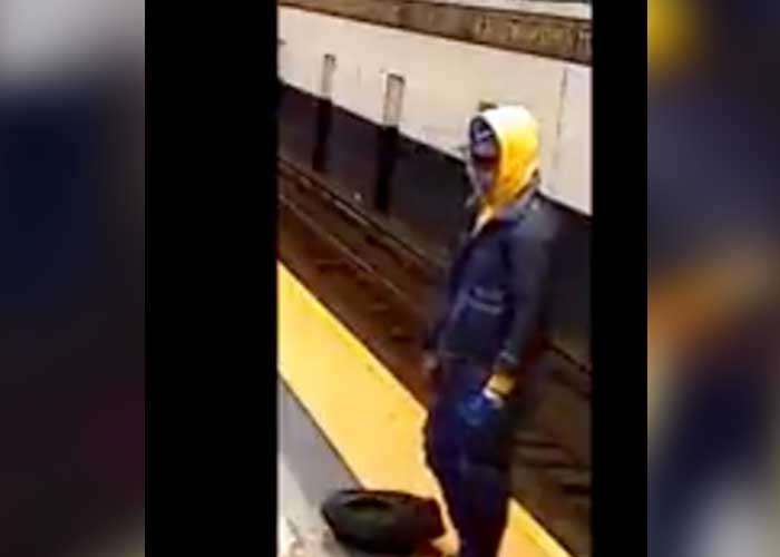 Video: Intentó asesinar a sujeto arrojándolo a las vías de un tren en EEUU
