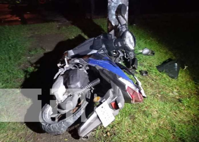 Motociclista de nacionalidad rusa muere al estrellarse contra un poste en Managua