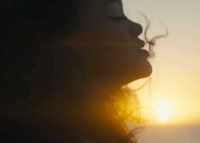 "Lift Me Up" de Rihanna ya cuenta con nuevo video musical