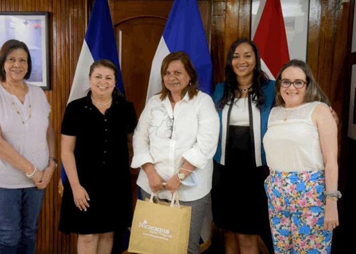 Gobierno recibe a Ministra de Turismo de Honduras y secretaria del SITCA