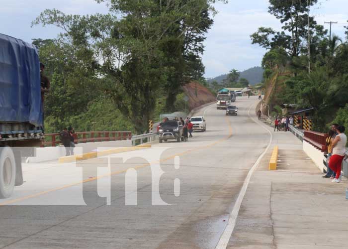 Entregan carretera de concreto hidráulico a familias de Bonanza