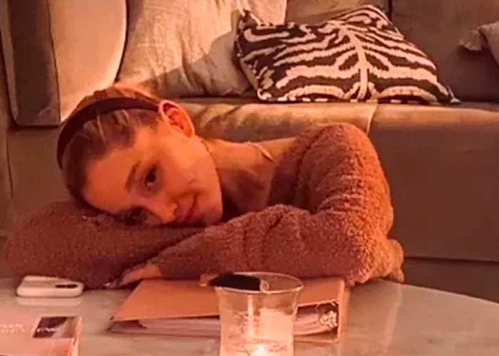 Totalmente rubia: Así luce Ariana Grande para su próximo proyecto