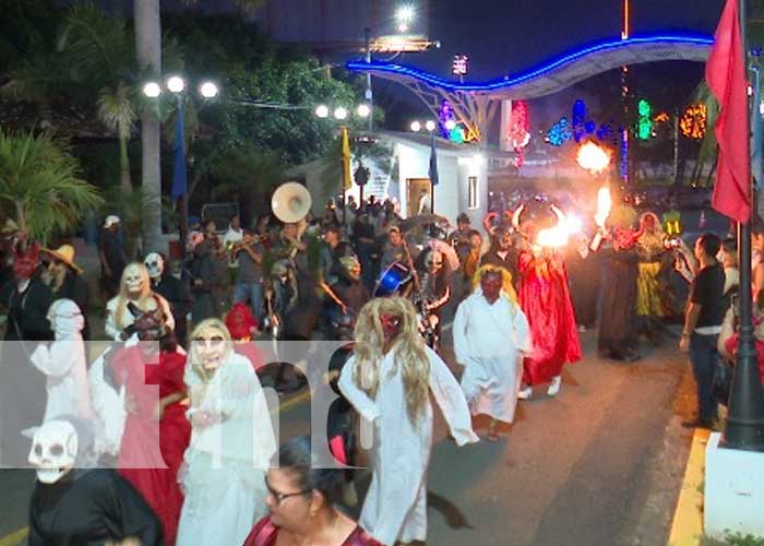 Agüizotes del Malinche desfilan en el Puerto Salvador Allende