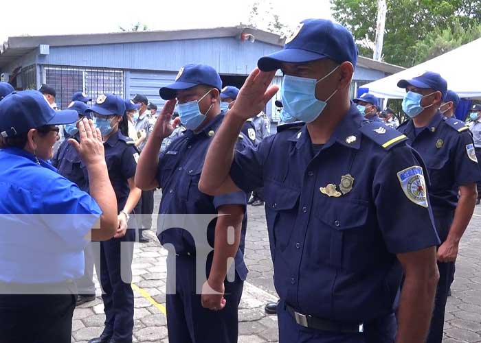 67 compañeros de sistema penitenciario y bomberos fueron ascendidos en Matagalpa