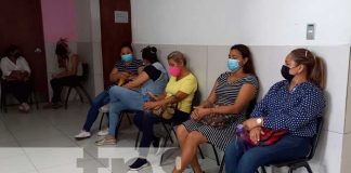 Mujeres asisten a Jornada de Ultrasonidos en el hospital Bertha Calderón, Managua