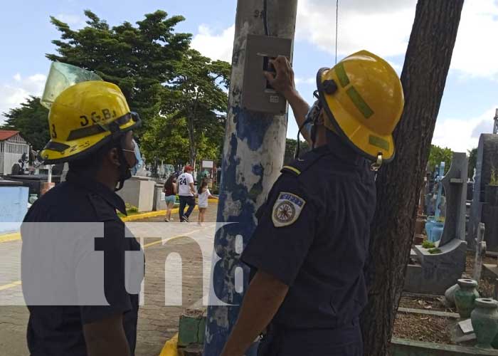 Bomberos inspeccionan cementerios previo al día de los difuntos en Managua