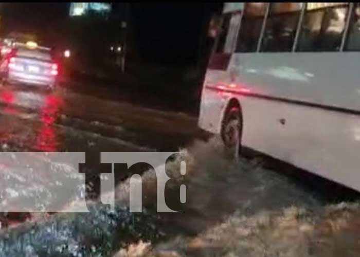 Aguacero causó fuertes corrientes que arrastró a un hombre en Managua