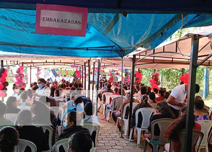 Atienden a más de 2 mil mujeres en mega feria de salud en Jalapa