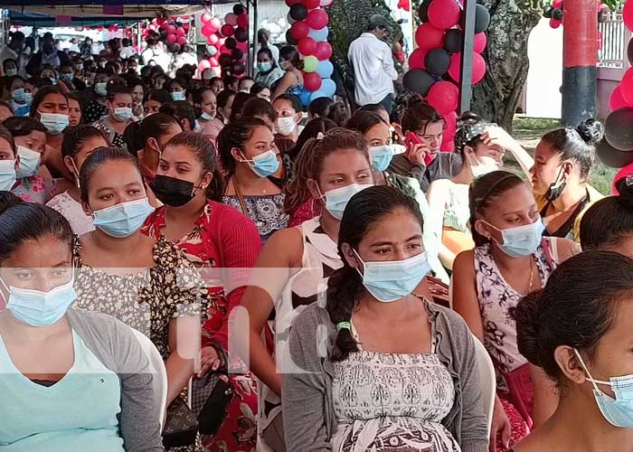 Atienden a más de 2 mil mujeres en mega feria de salud en Jalapa