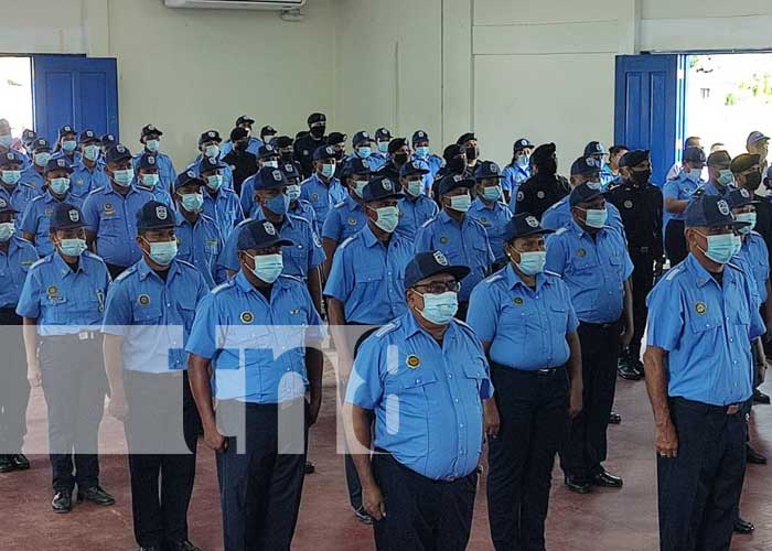 Oficiales de lo Policía Nacional de Estelí y Caribe Norte ascienden en grados