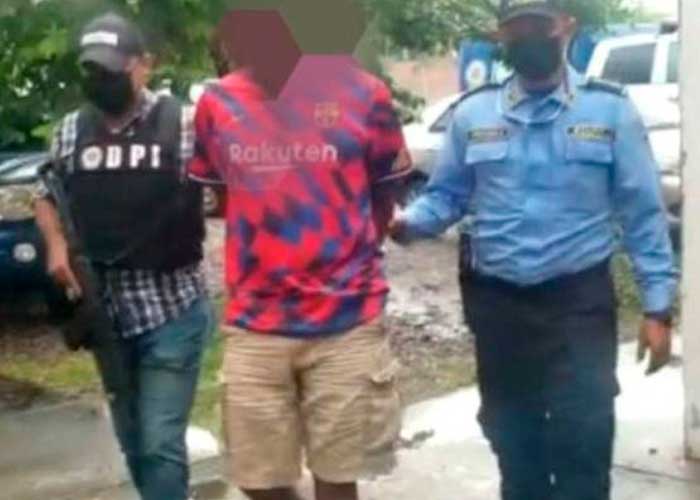 ¡Aterrador! Arrestan a "nica" por matar a golpes a su hijastro en Honduras