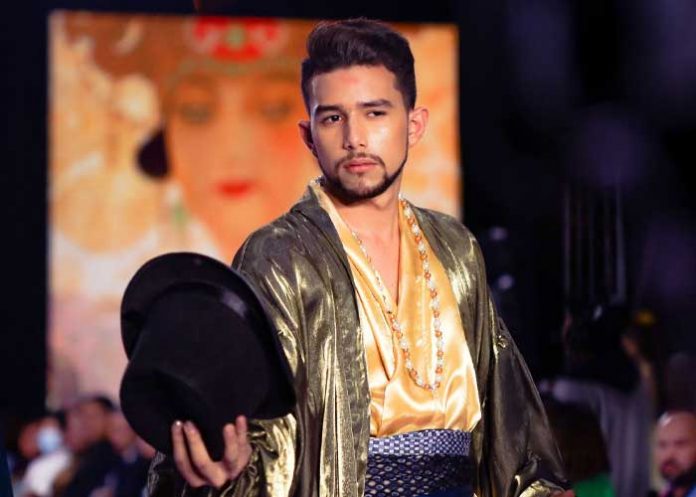 Julio Payan en su debut como modelo en ND