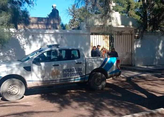 ¡De terror! En Argentina profanan tumba, dejan tirado y mutilado al cadáver