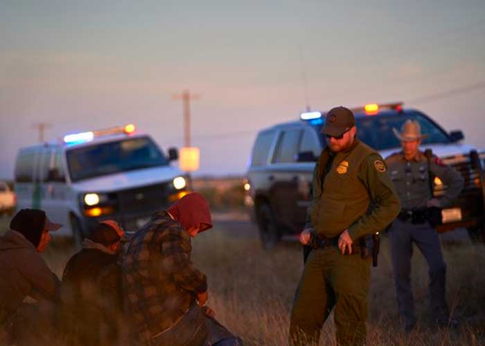 Tras una persecución encuentran 32 migrantes en un camión en Arizona