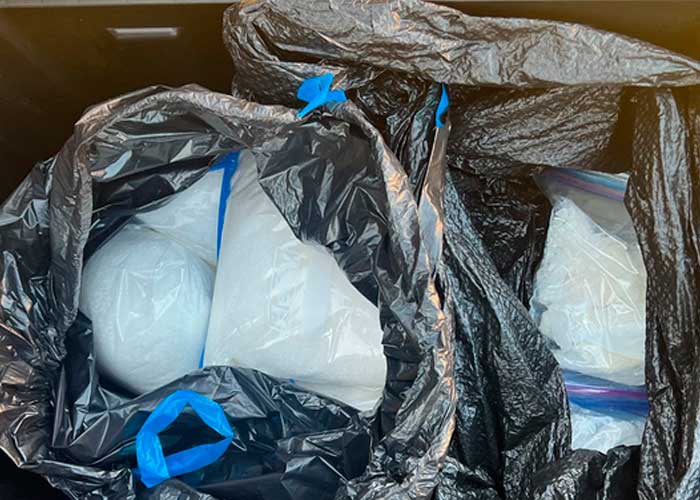 Millonaria incautación de metanfetamina en bolsas de basuras en California