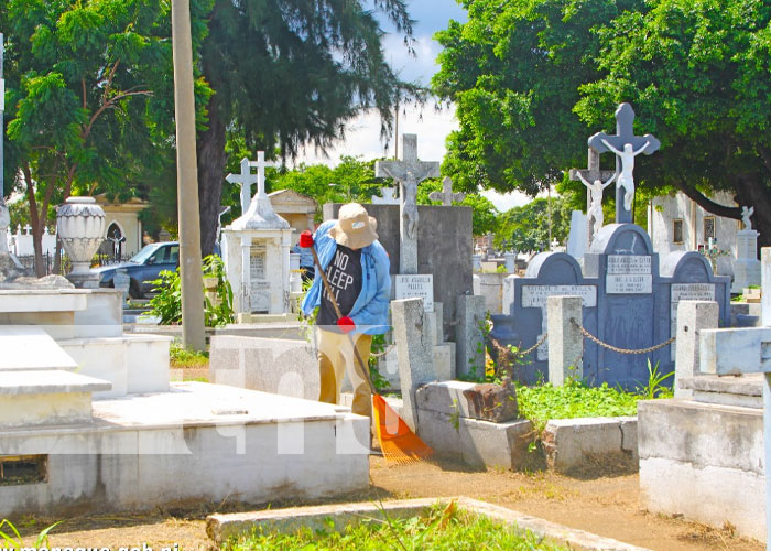 Cementerios de Managua reciben mantenimiento