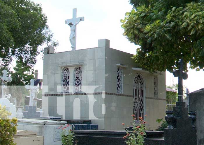 Tumbas en cementerios de Nicaragua
