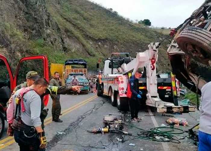 Falla en los frenos de un bus dejó 20 muertos y 14 heridos en Colombia