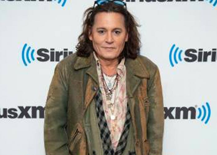 Johnny Depp sorprende con su drástico cambio de look