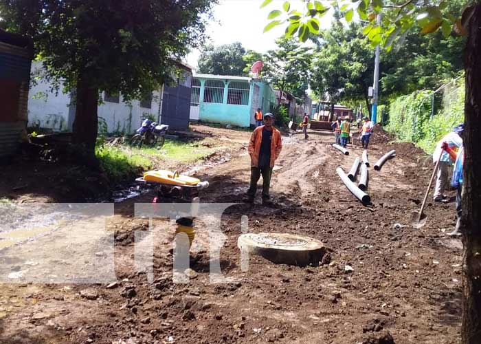Obra de drenaje sanitario en el barrio de Managua, Vista del Xolotlán