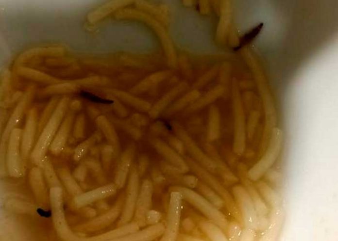 Hallan gusanos en cena del personal de un reconocido hospital en España