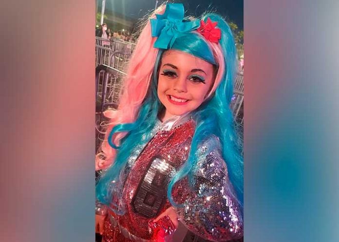 Polémica en bar de Oregón por sexualizar a una niña vestida como drag queen