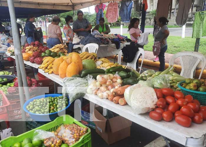 Feria del MEFCCA de impulso a emprendedores de Managua