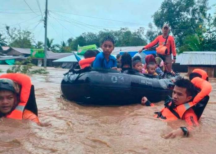 Torrenciales aguaceros dejan 42 muertos en el sur de Filipinas