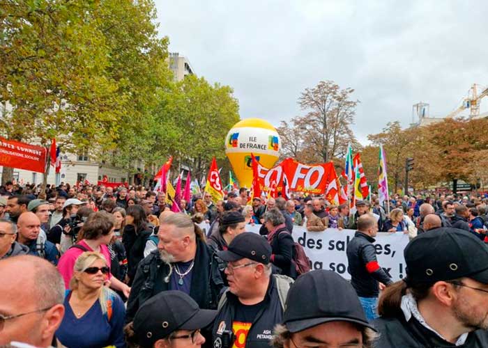 Miles de personas en Francia intensifican huelga por un alza salarial
