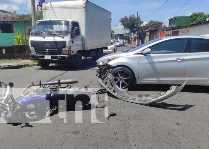 Accidente de tránsito frente a la Coctelería Fuente de Vida, en Managua