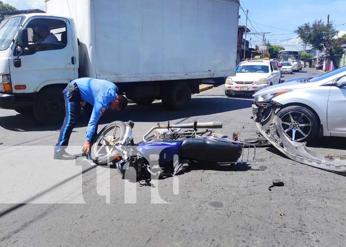 Accidente de tránsito frente a la Coctelería Fuente de Vida, en Managua