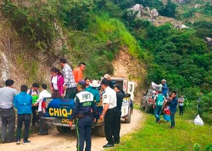 Camioneta repleta de gente cae en un guindo y dejó 17 muertos en Guatemala